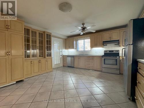 Upper - 515 Louis Drive, Mississauga, ON - Indoor Photo Showing Kitchen