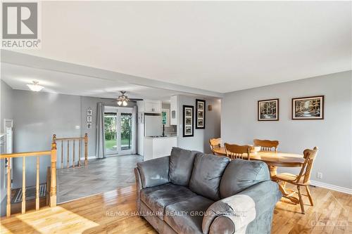 5003 Thunder Road, Ottawa, ON - Indoor Photo Showing Living Room