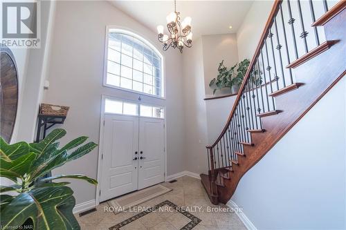 8871 Mcgarry Drive, Niagara Falls, ON - Indoor Photo Showing Other Room