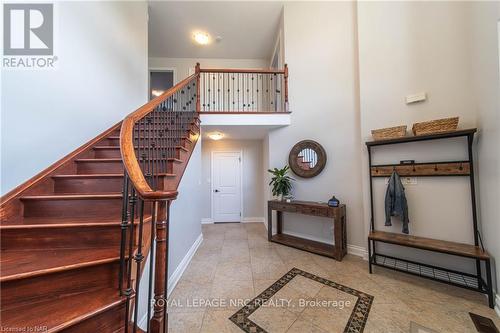 8871 Mcgarry Drive, Niagara Falls, ON - Indoor Photo Showing Other Room