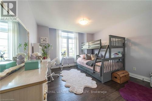 8871 Mcgarry Drive, Niagara Falls, ON - Indoor Photo Showing Bedroom