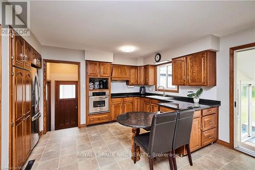 27 Walts Street, Welland, ON - Indoor Photo Showing Kitchen