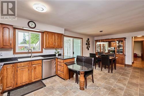 27 Walts Street, Welland, ON - Indoor Photo Showing Kitchen