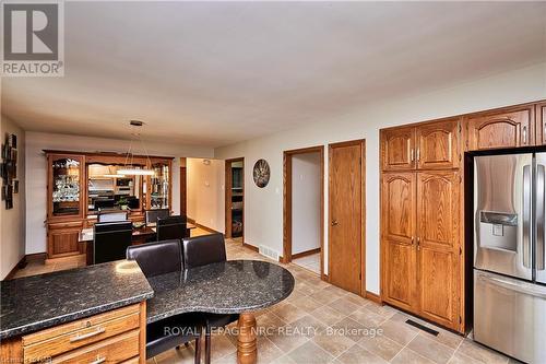 27 Walts Street, Welland, ON - Indoor Photo Showing Kitchen