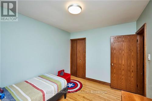 27 Walts Street, Welland, ON - Indoor Photo Showing Bedroom