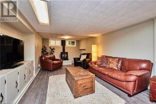 27 Walts Street, Welland, ON - Indoor Photo Showing Living Room