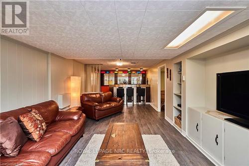 27 Walts Street, Welland, ON - Indoor Photo Showing Living Room