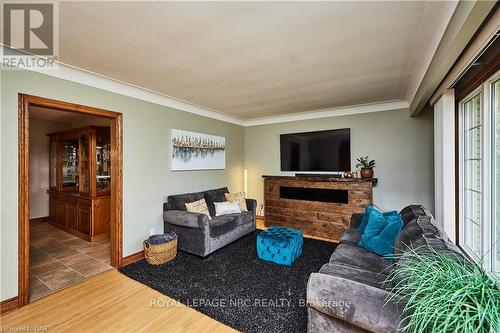 27 Walts Street, Welland, ON - Indoor Photo Showing Living Room