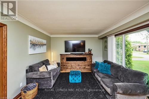 27 Walts Street, Welland, ON - Indoor Photo Showing Living Room