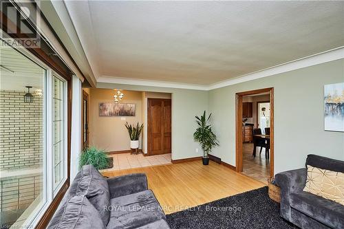 27 Walts Street, Welland, ON - Indoor Photo Showing Living Room