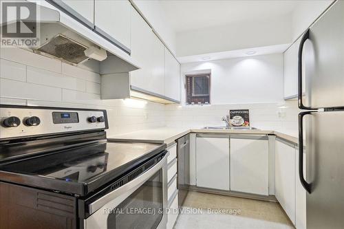 338 St Clair Avenue E, Toronto, ON - Indoor Photo Showing Kitchen