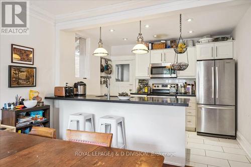 338 St Clair Avenue E, Toronto, ON - Indoor Photo Showing Kitchen With Upgraded Kitchen