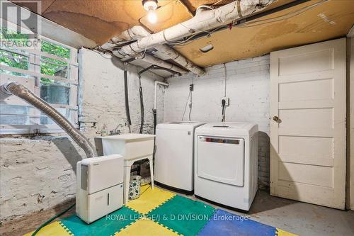 338 St Clair Avenue E, Toronto, ON - Indoor Photo Showing Laundry Room