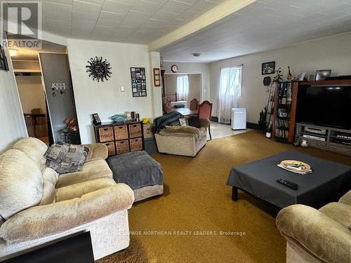 464 Cedar Street S, Timmins, ON - Indoor Photo Showing Living Room