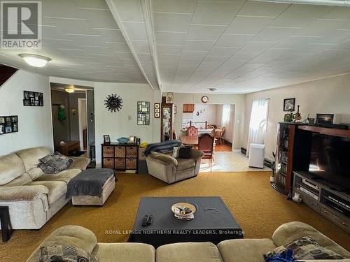 464 Cedar Street S, Timmins, ON - Indoor Photo Showing Living Room