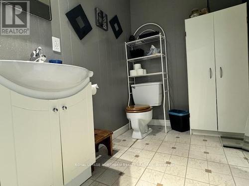 464 Cedar Street S, Timmins, ON - Indoor Photo Showing Bathroom