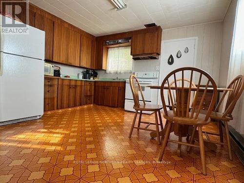 464 Cedar Street S, Timmins, ON - Indoor Photo Showing Kitchen