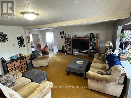 464 Cedar Street S, Timmins, ON - Indoor Photo Showing Living Room