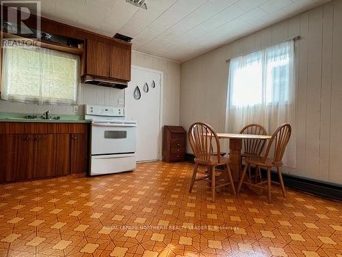 464 Cedar Street S, Timmins, ON - Indoor Photo Showing Kitchen