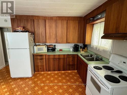 464 Cedar Street S, Timmins, ON - Indoor Photo Showing Kitchen With Double Sink