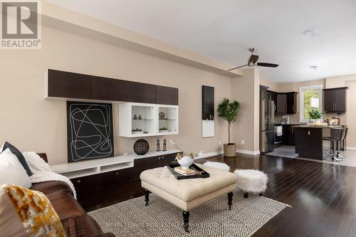 14 - 4165 Upper Middle Road, Burlington, ON - Indoor Photo Showing Living Room