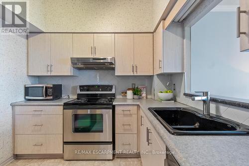 2514 - 100 Burloak Drive, Burlington, ON - Indoor Photo Showing Kitchen With Double Sink