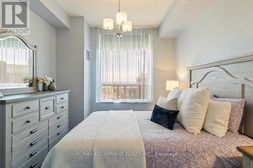 2514 - 100 Burloak Drive, Burlington, ON - Indoor Photo Showing Bedroom