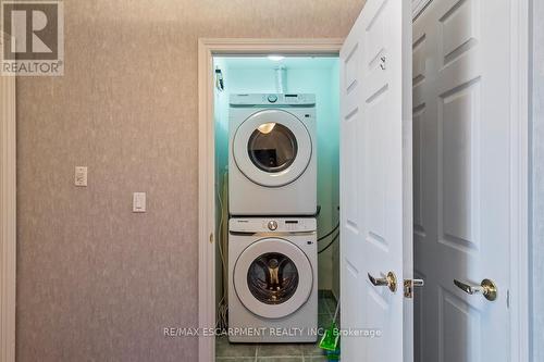 2514 - 100 Burloak Drive, Burlington, ON - Indoor Photo Showing Laundry Room