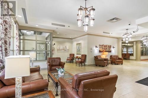 2514 - 100 Burloak Drive, Burlington, ON - Indoor Photo Showing Living Room