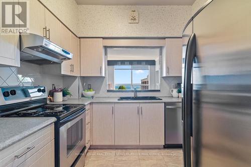 2514 - 100 Burloak Drive, Burlington, ON - Indoor Photo Showing Kitchen