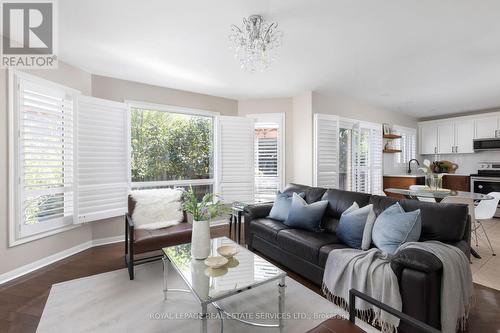 2410 Edgerose Lane, Oakville, ON - Indoor Photo Showing Living Room