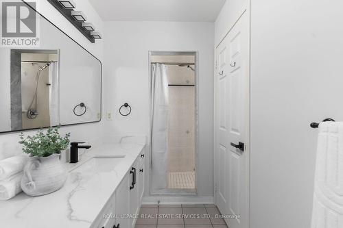 2410 Edgerose Lane, Oakville, ON - Indoor Photo Showing Bathroom