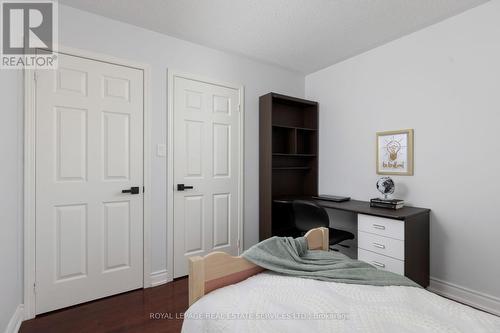 2410 Edgerose Lane, Oakville, ON - Indoor Photo Showing Bedroom