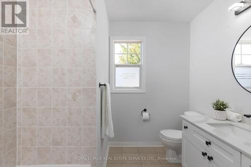 2410 Edgerose Lane, Oakville, ON - Indoor Photo Showing Bathroom