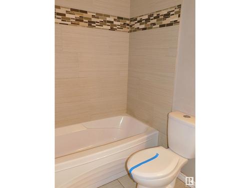 #33C 5715 133 Av Nw, Edmonton, AB - Indoor Photo Showing Bathroom