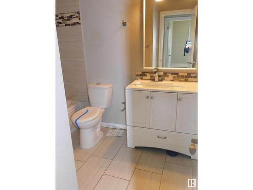 #33C 5715 133 Av Nw, Edmonton, AB - Indoor Photo Showing Bathroom