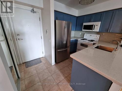 706 - 28 Harrison Garden Boulevard, Toronto, ON - Indoor Photo Showing Kitchen