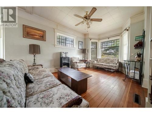 227 7Th  S Avenue, Cranbrook, BC - Indoor Photo Showing Living Room