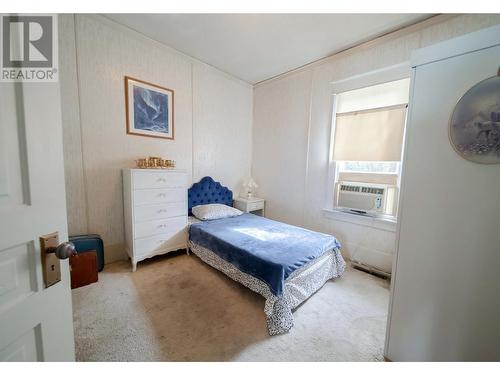 227 7Th  S Avenue, Cranbrook, BC - Indoor Photo Showing Bedroom