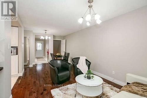 70 - 6950 Tenth Line W, Mississauga, ON - Indoor Photo Showing Living Room