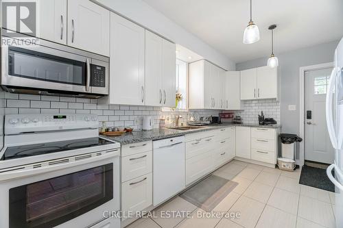 31 Wentworth Street N, Hamilton, ON - Indoor Photo Showing Kitchen With Upgraded Kitchen