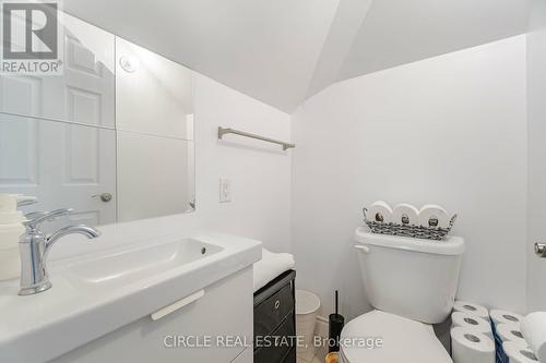 31 Wentworth Street N, Hamilton, ON - Indoor Photo Showing Bathroom