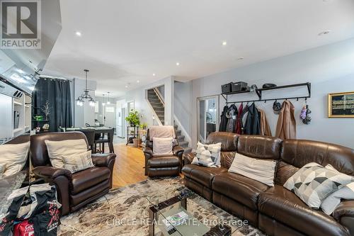 31 Wentworth Street N, Hamilton, ON - Indoor Photo Showing Living Room