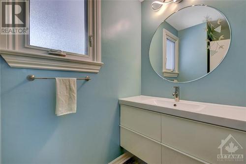 27 Dayton Crescent, Nepean, ON - Indoor Photo Showing Bathroom