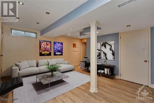 27 Dayton Crescent, Nepean, ON - Indoor Photo Showing Living Room