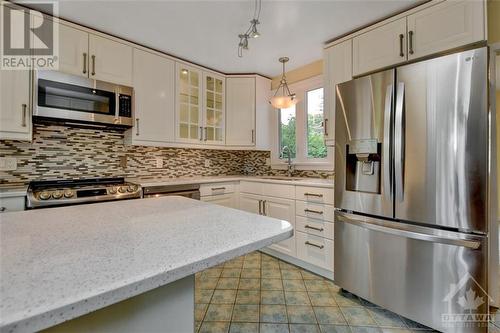 27 Dayton Crescent, Nepean, ON - Indoor Photo Showing Kitchen With Double Sink With Upgraded Kitchen