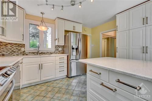 27 Dayton Crescent, Nepean, ON - Indoor Photo Showing Kitchen