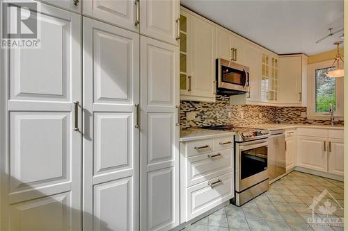 27 Dayton Crescent, Nepean, ON - Indoor Photo Showing Kitchen