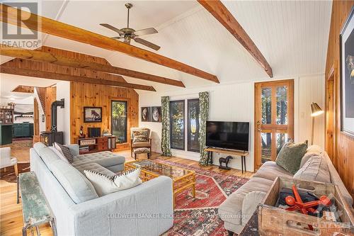 3412 Baskins Beach Road, Ottawa, ON - Indoor Photo Showing Living Room