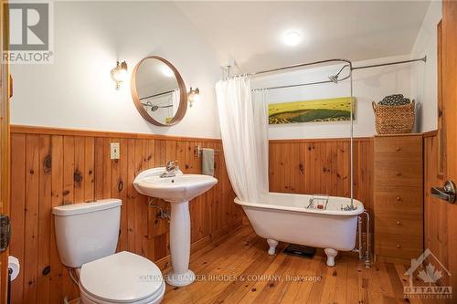 3412 Baskins Beach Road, Ottawa, ON - Indoor Photo Showing Bathroom